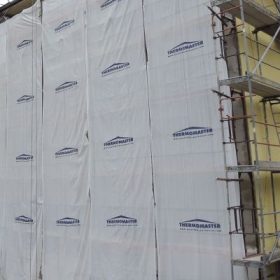   Állványháló, fehér alapon "hungarocell-Masterplast" felirattal 3,6x50m